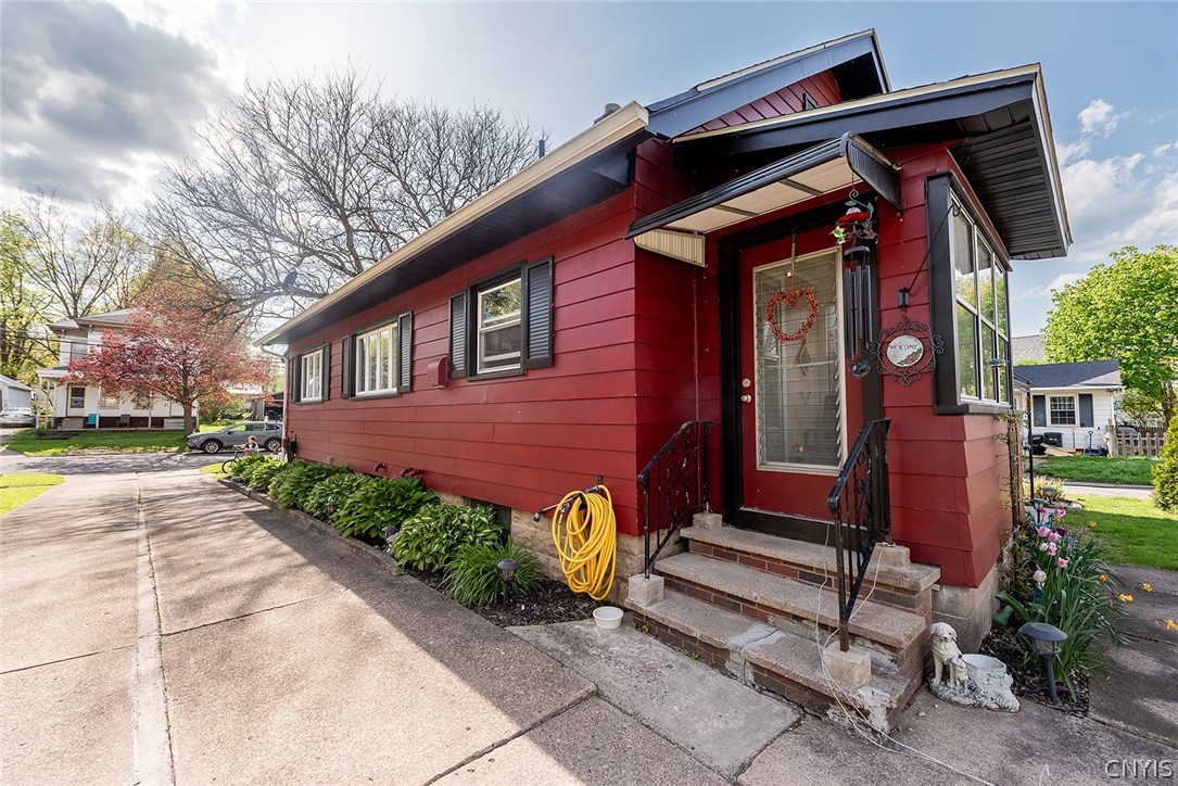 159 W 3rd Street S
