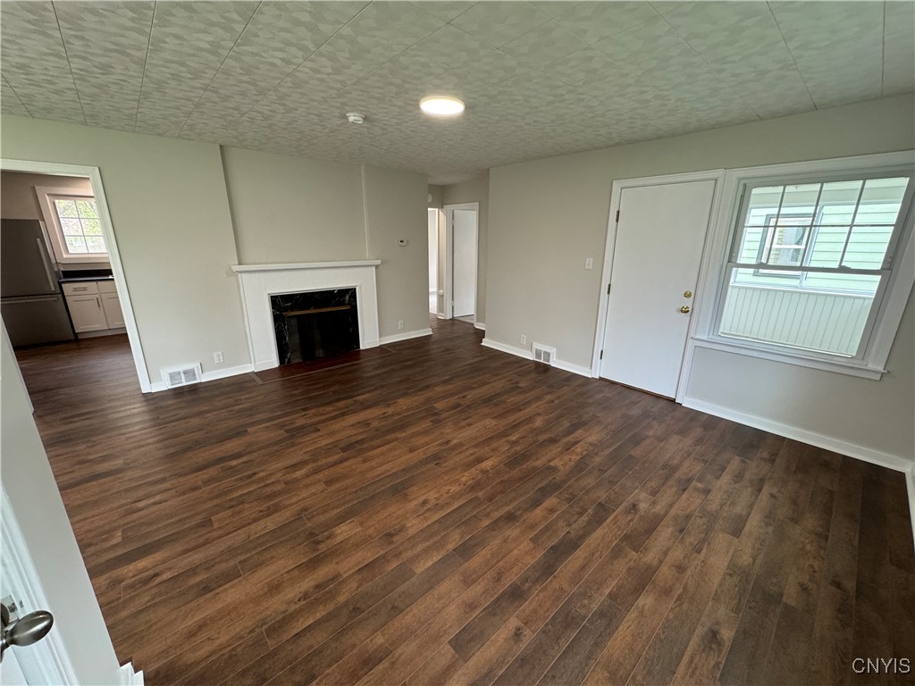 2025 Valley Drive, Syracuse, New York image 2