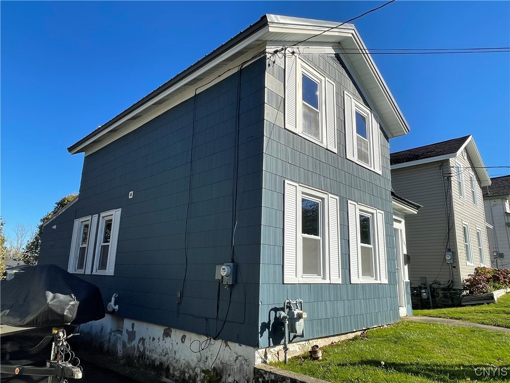 285 W 8th Street