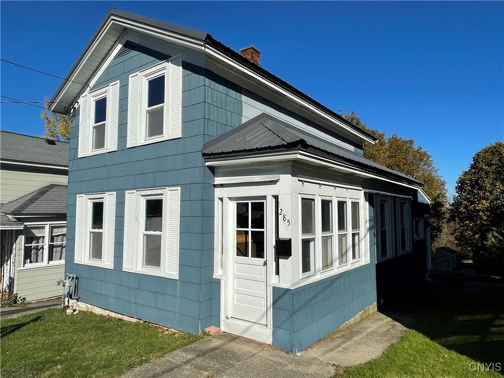 285 W 8th Street