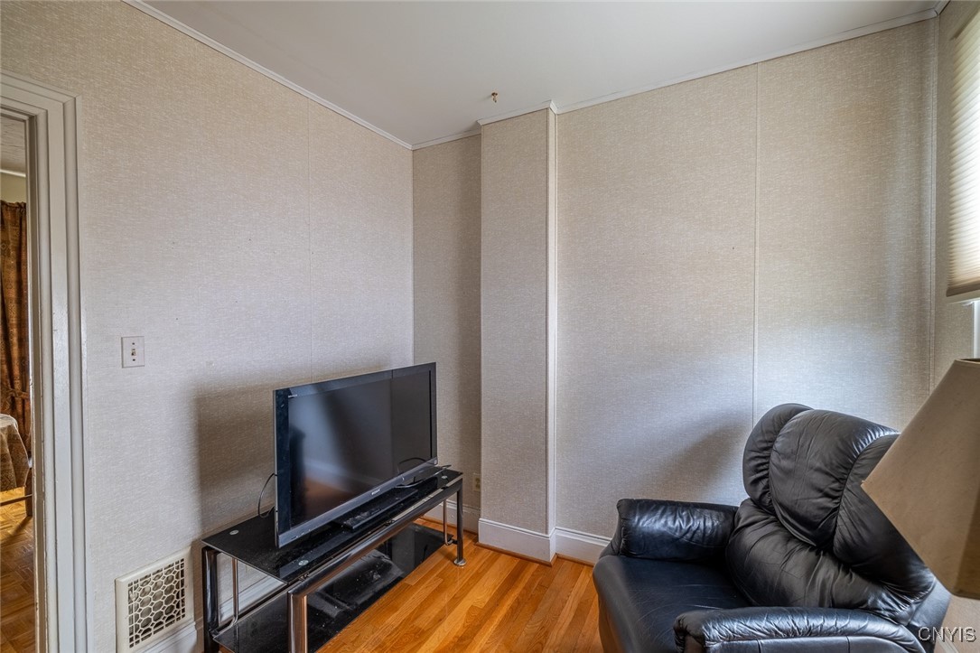 21 Hillside Avenue