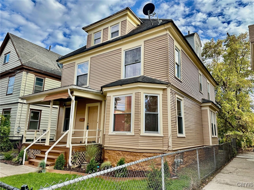 121 W Pleasant Avenue