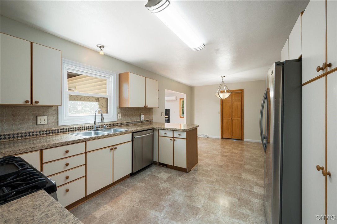 6 Viburnum Place, New Hartford, New York image 12