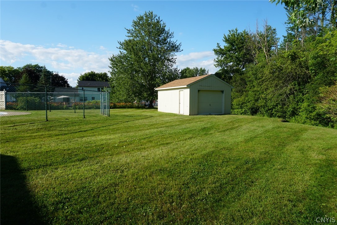 6113 Rossland Cir
