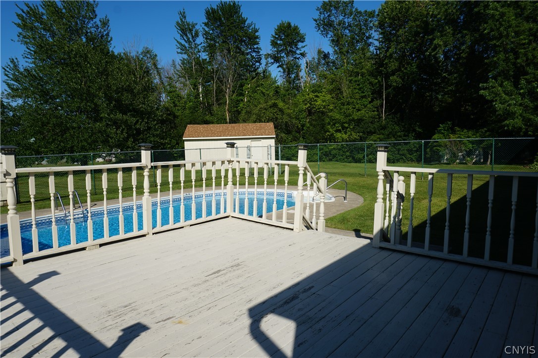 6113 Rossland Cir