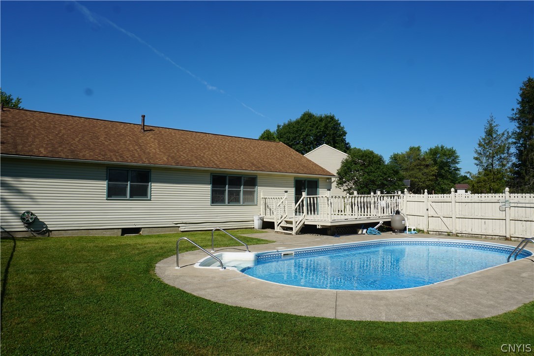 6113 Rossland Cir