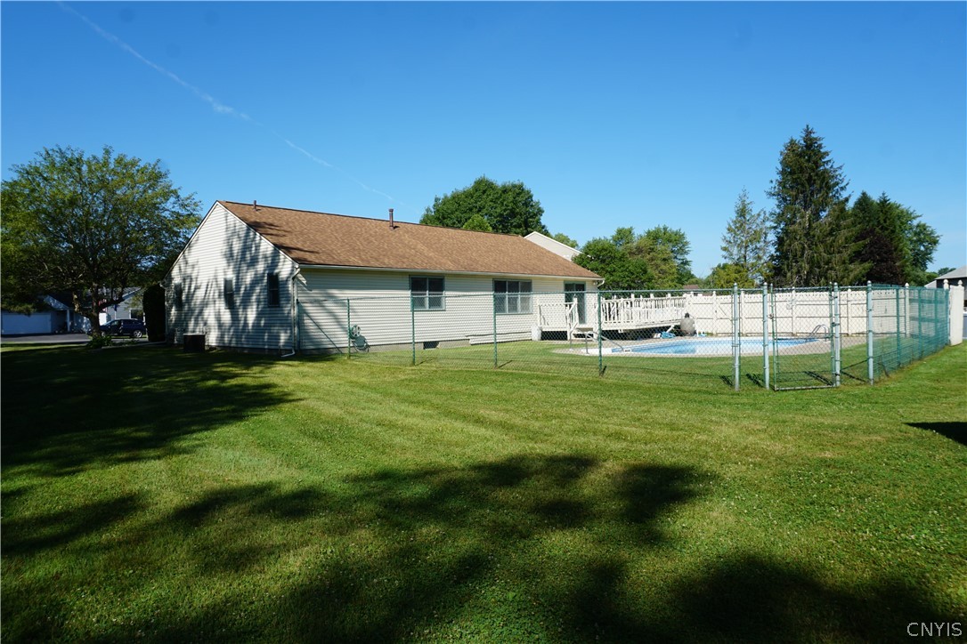 6113 Rossland Cir
