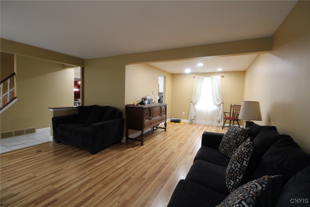 210 Single Drive, Clay, New York image 11