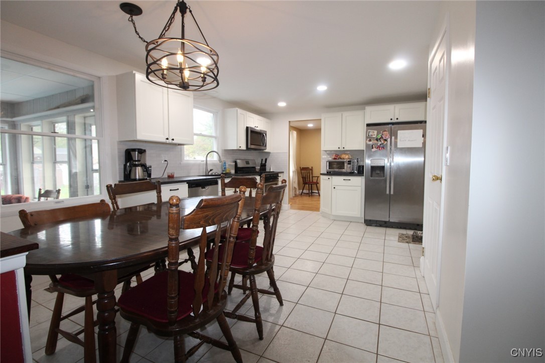 210 Single Drive, Clay, New York image 13