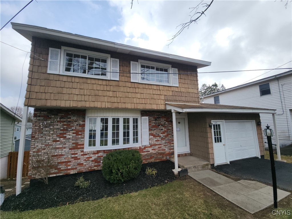 320 Gordon Parkway, Camillus, New York image 1