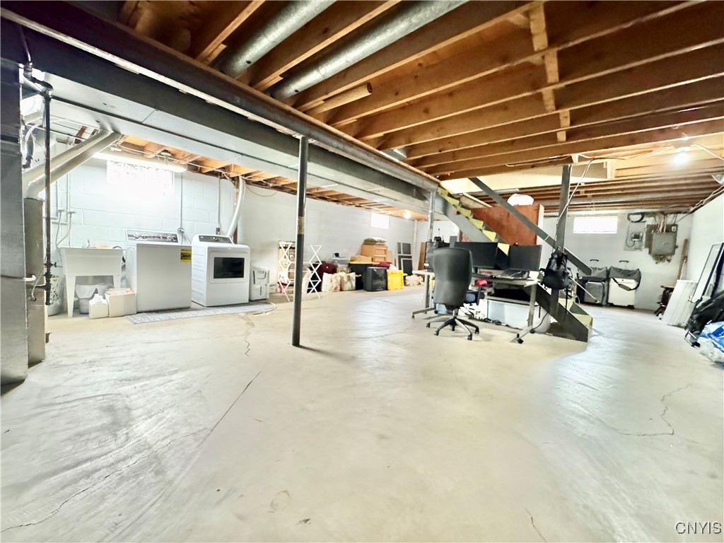 Camillus, New York 13031, United States, 4 Bedrooms Bedrooms, ,2 BathroomsBathrooms,Residential,Pending,153954