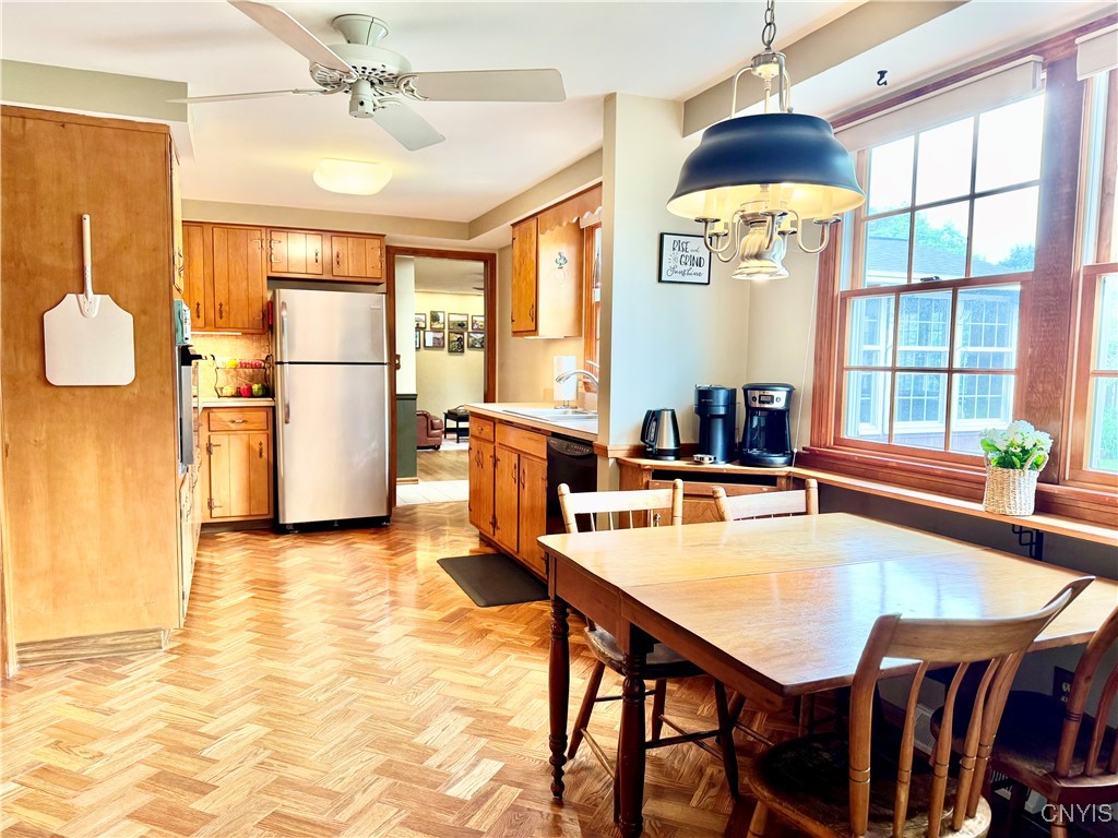 Camillus, New York 13031, United States, 4 Bedrooms Bedrooms, ,2 BathroomsBathrooms,Residential,Pending,153954