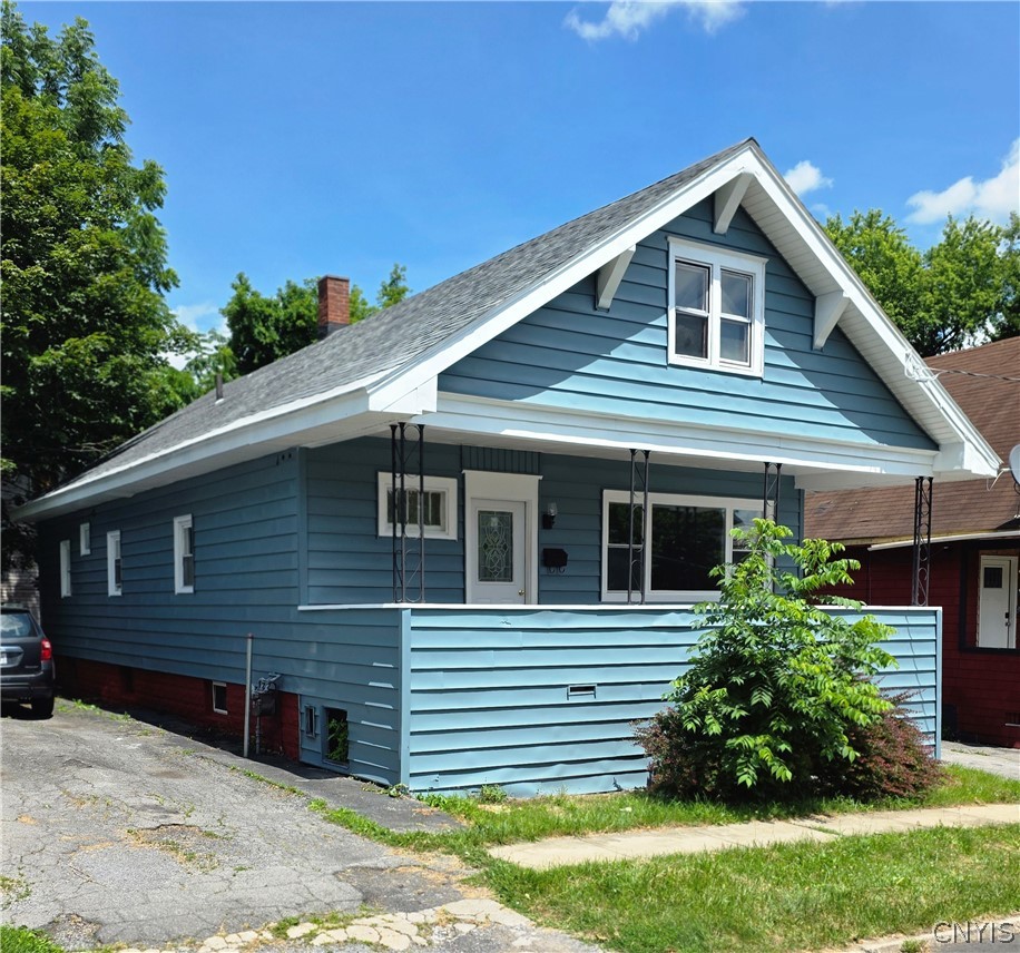 1216 Oak Street