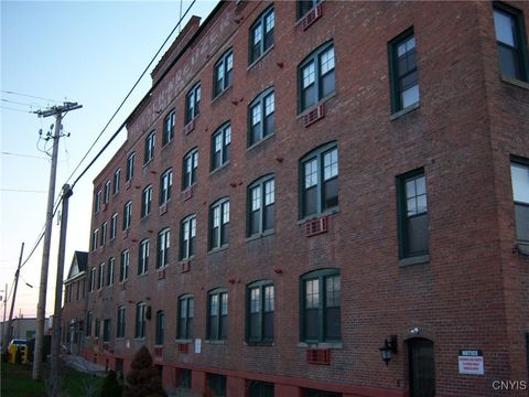 Photo of 617 E Hiawatha Boulevard #25, Syracuse, NY 13208 (MLS # S1660762)