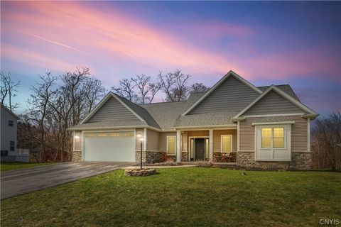 Homes For Sale - 111 Left Field<br/> Manlius, NY 13104