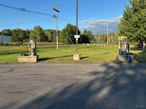 Tiny photo for 6 Hoag Drive, Schroeppel, NY 13135 (MLS # S1711040)