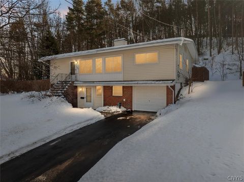 Homes For Sale - 109 Barclay Road<br/> Camillus, NY 13031