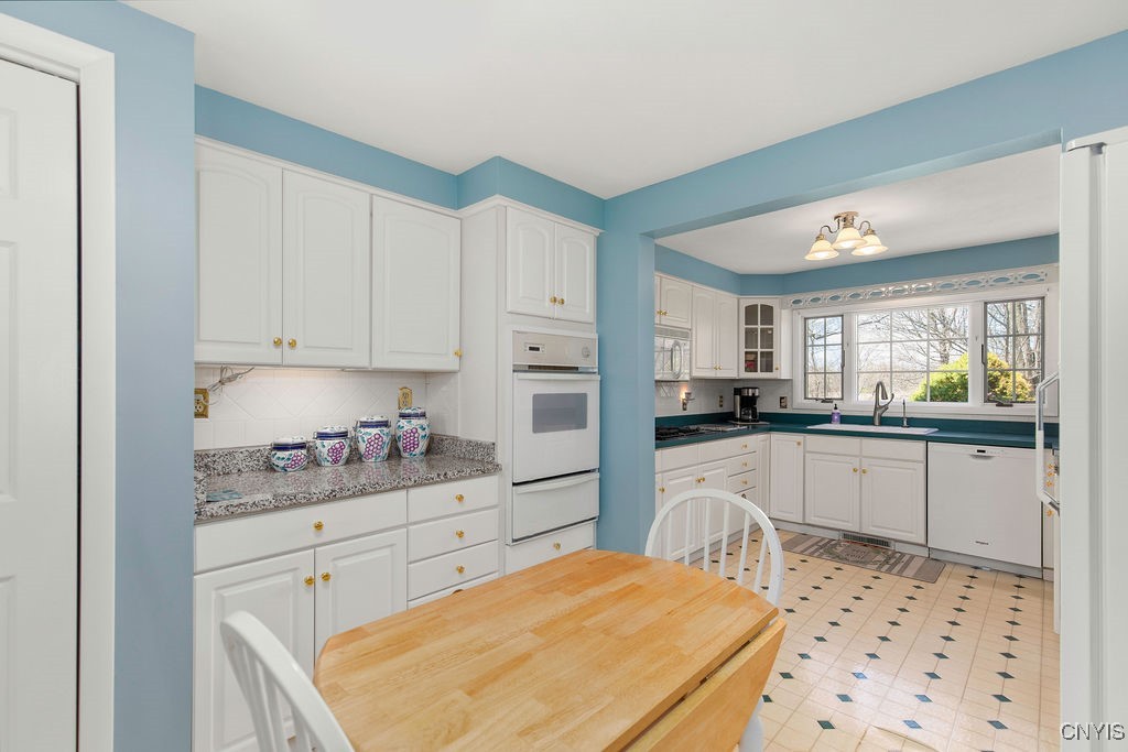 5597 Sunview Drive, Elbridge, New York image 5