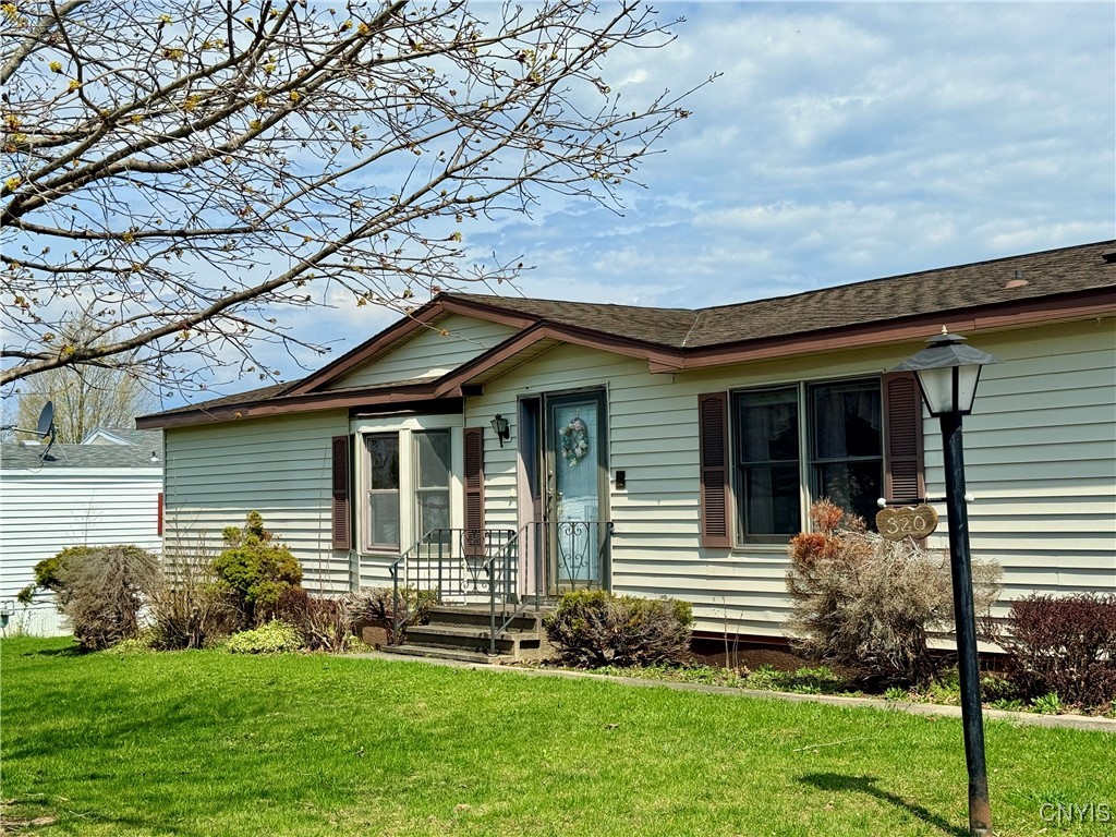 320 Matthew Drive, New Hartford, New York image 3