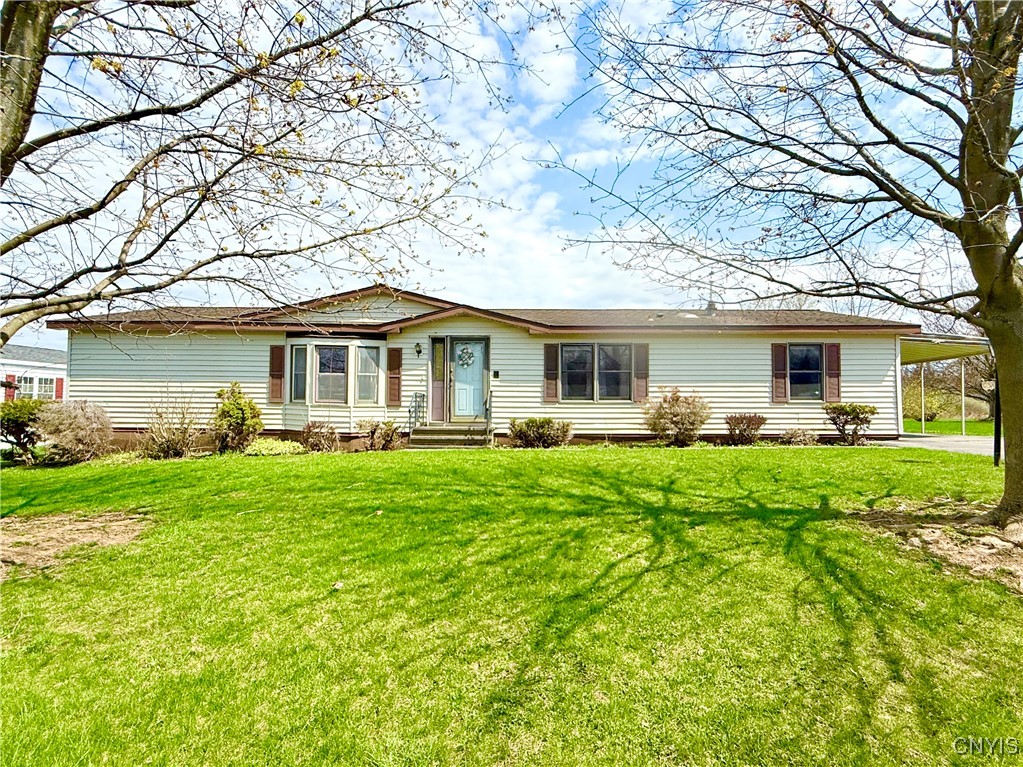 320 Matthew Drive, New Hartford, New York image 1