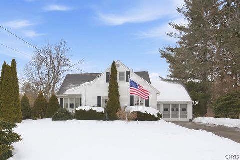 Homes For Sale - 7 Trelign Drive<br/> Cicero, NY 13212