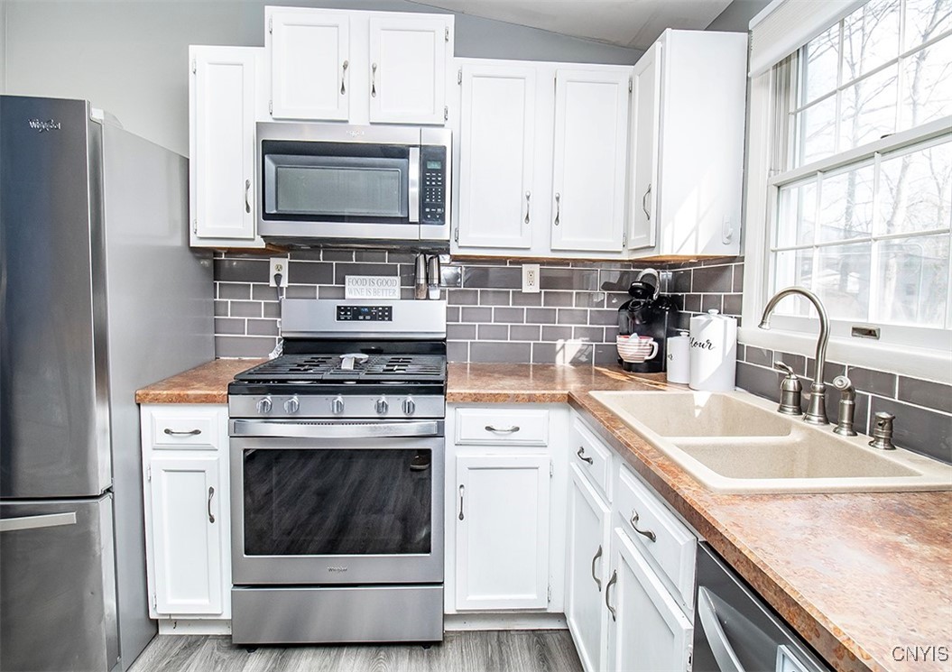 4228 Balboa Drive, Clay, New York image 12