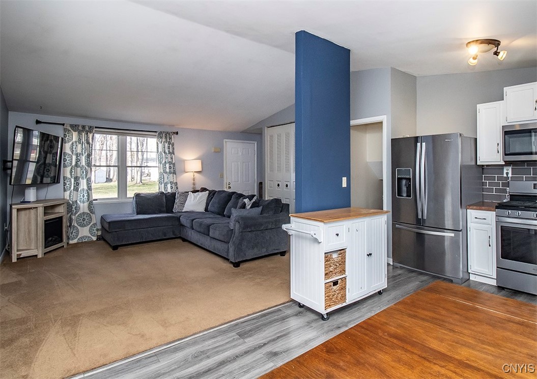 4228 Balboa Drive, Clay, New York image 10