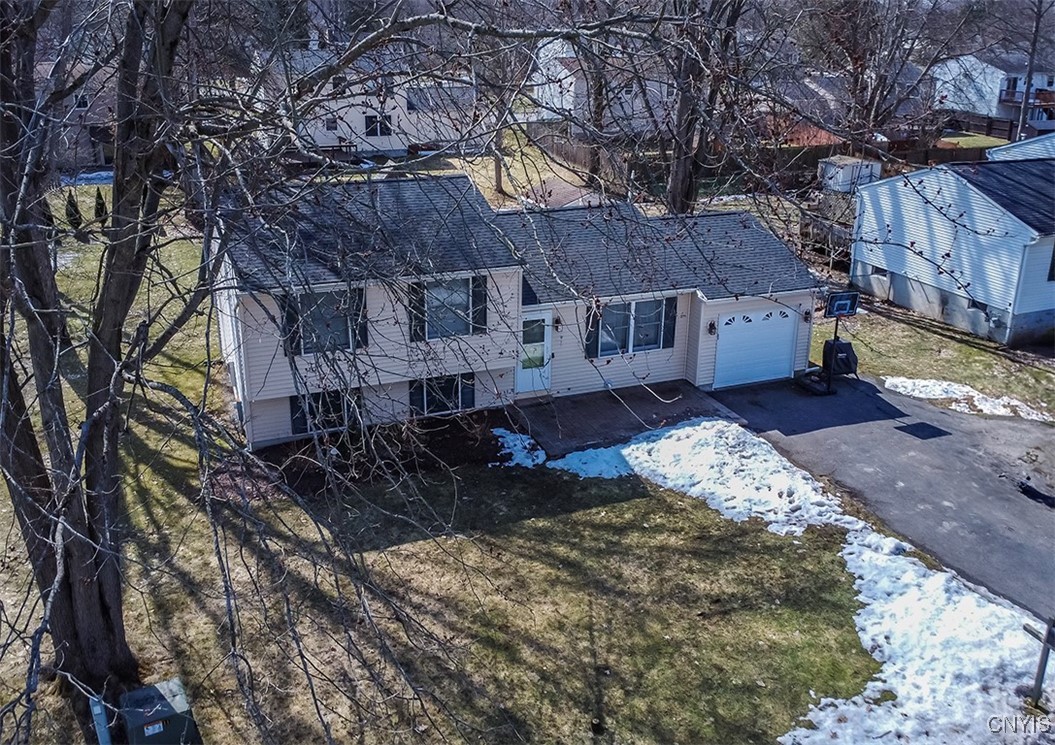4228 Balboa Drive, Clay, New York image 4