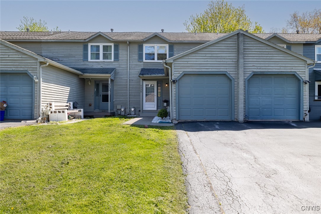 8228 Vicksburg Place, Clay, New York image 2