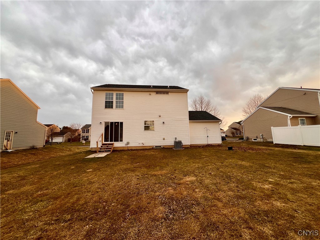 5499 Ravensthorpe Way, Clay, New York image 3