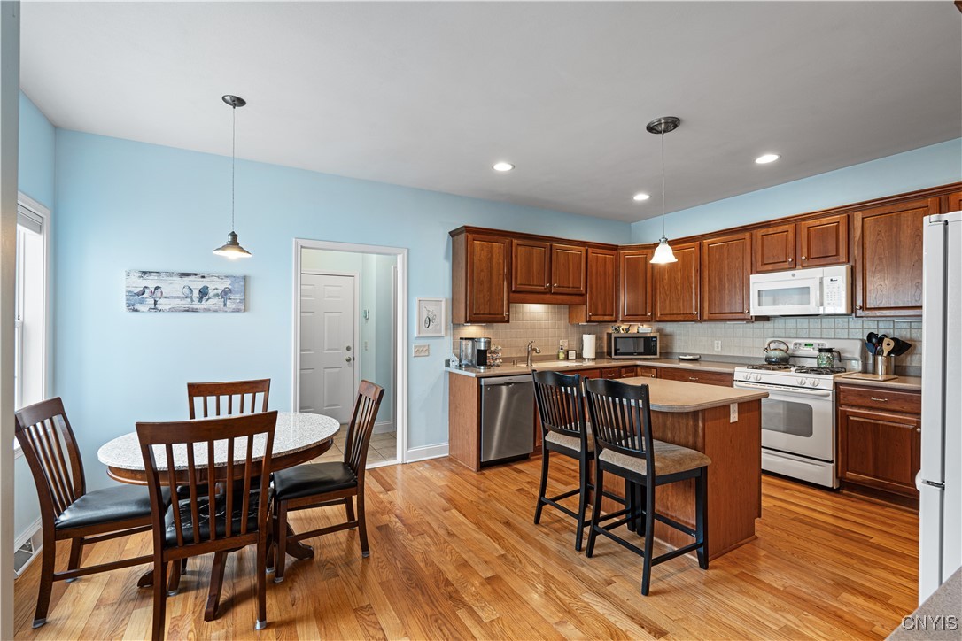 201 Falling Brook, Manlius, New York image 14