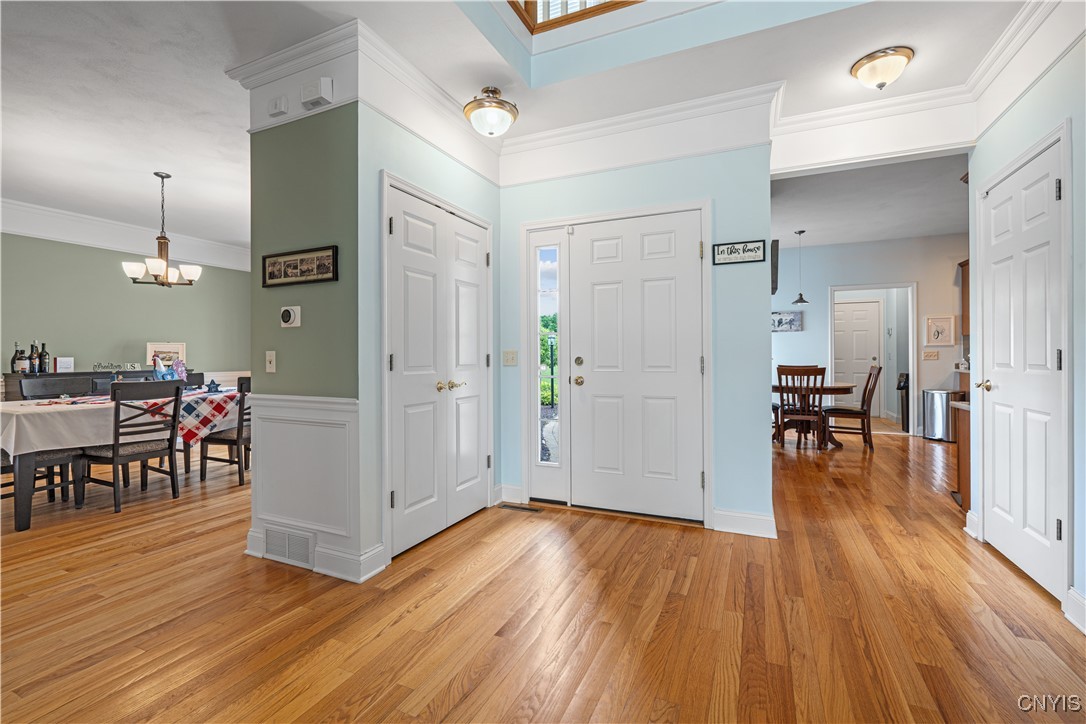 201 Falling Brook, Manlius, New York image 4
