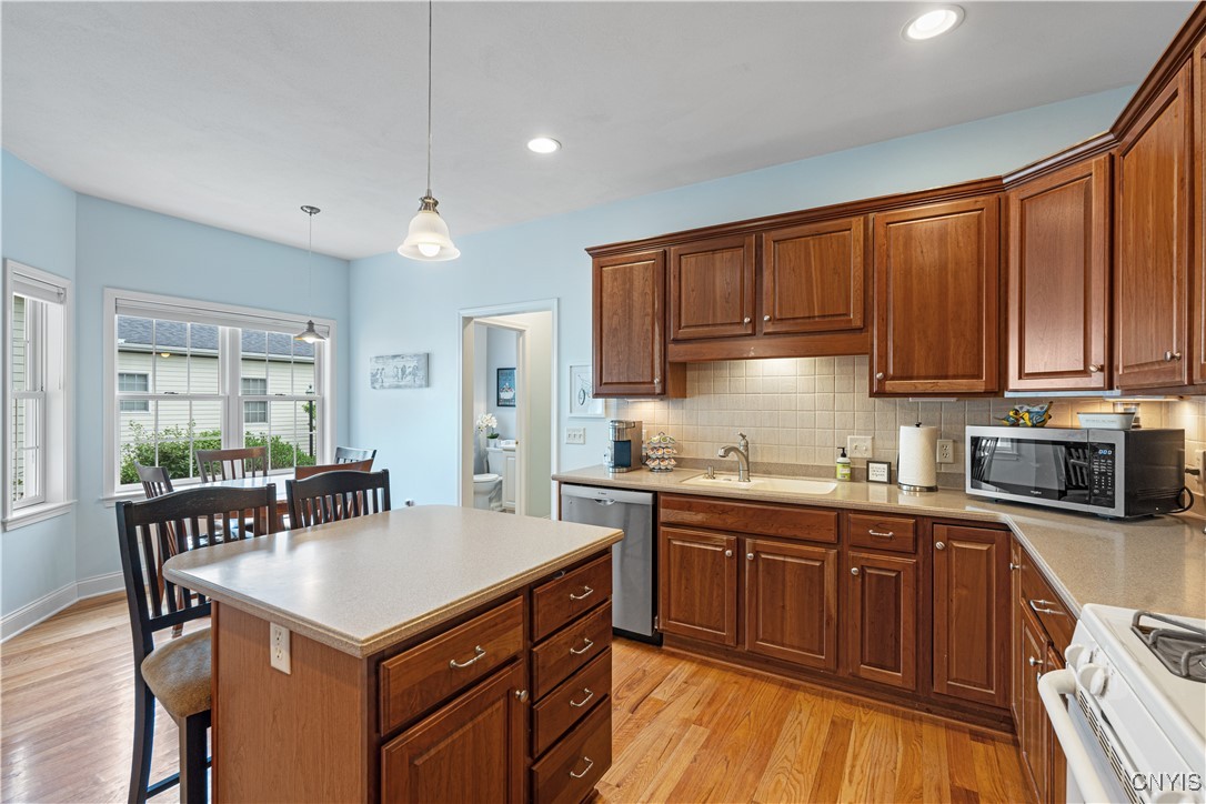 201 Falling Brook, Manlius, New York image 18