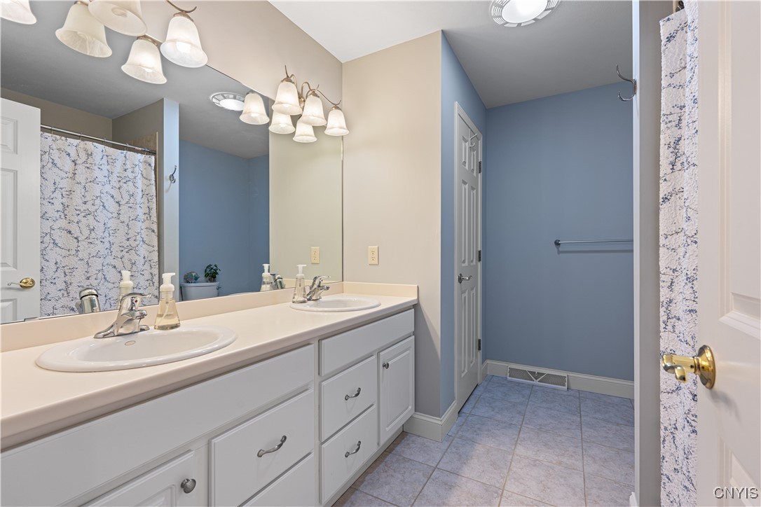 201 Falling Brook, Manlius, New York image 23