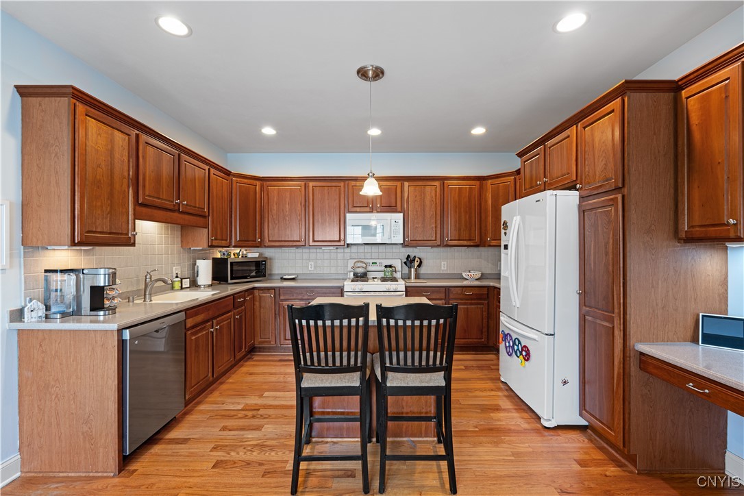 201 Falling Brook, Manlius, New York image 15