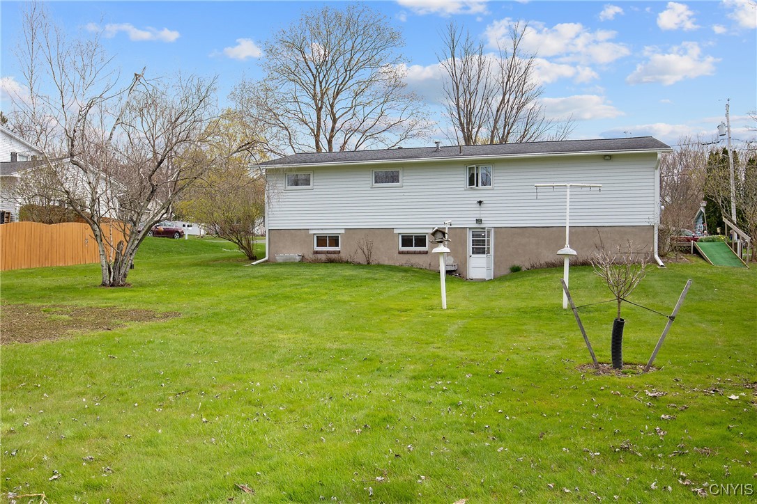 9391 Woodlawn Drive, Cicero, New York image 21