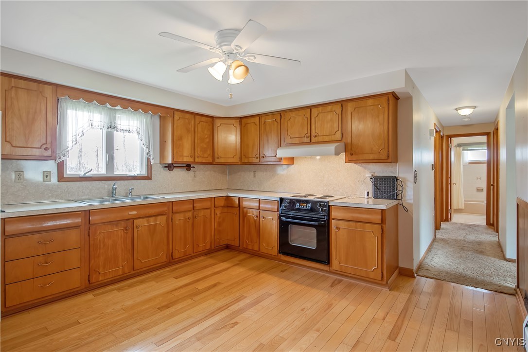 9391 Woodlawn Drive, Cicero, New York image 6