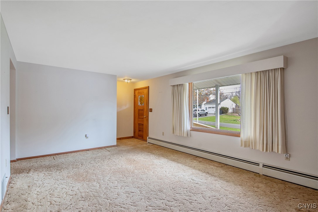 9391 Woodlawn Drive, Cicero, New York image 3