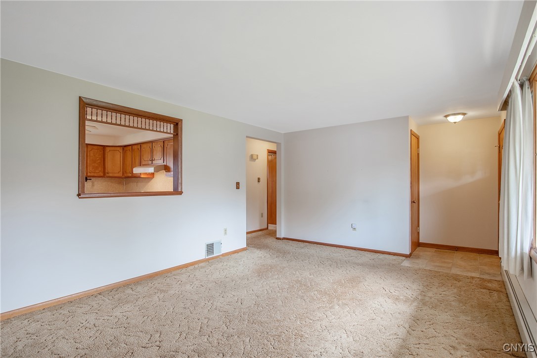 9391 Woodlawn Drive, Cicero, New York image 4
