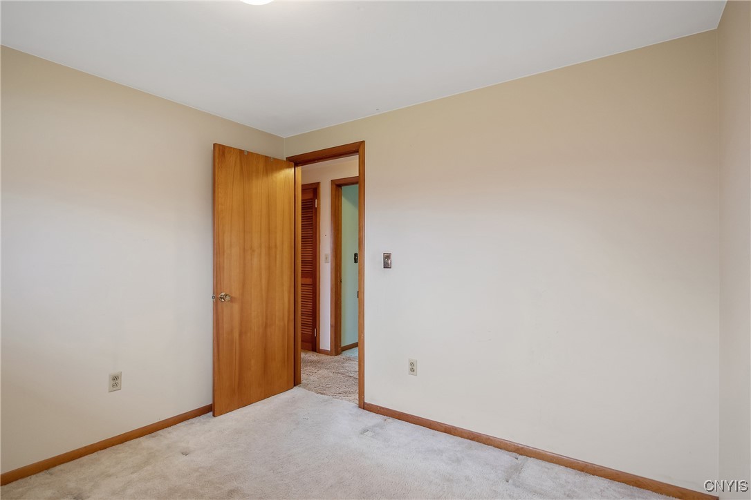 9391 Woodlawn Drive, Cicero, New York image 11
