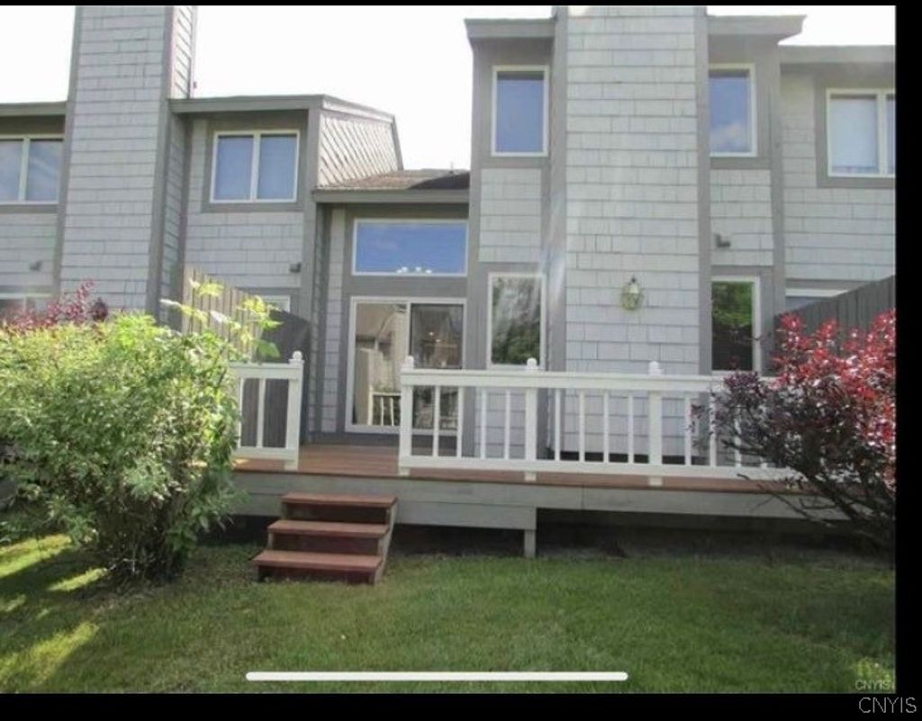 Photo of 372 Summerhaven Drive N, Manlius, NY 13057 (MLS # S1674266)