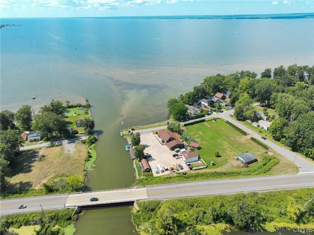 6266 Lakeshore Road S