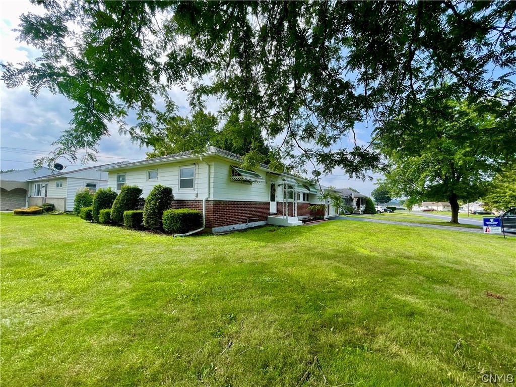 Photo 3 of 29 of 466 Van Ellis Road house