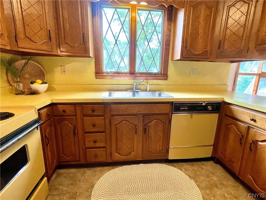 Photo 10 of 29 of 466 Van Ellis Road house