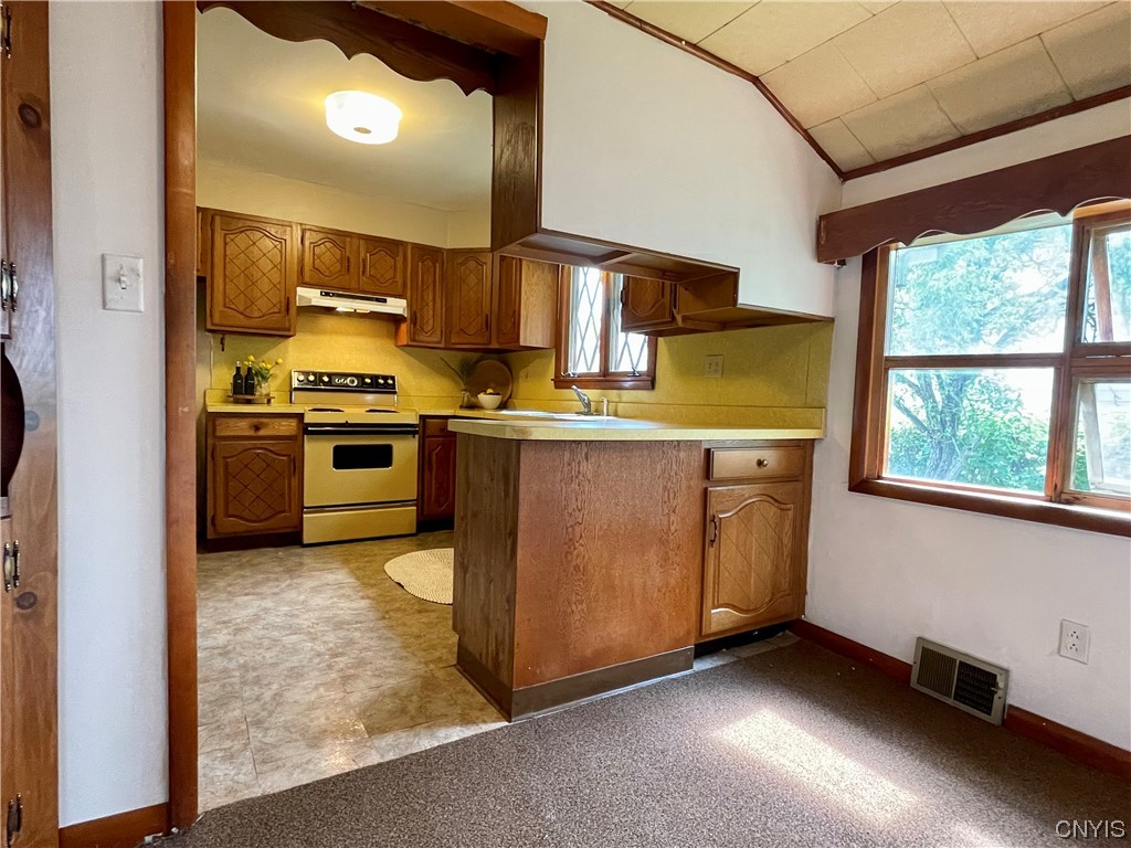 Photo 14 of 29 of 466 Van Ellis Road house