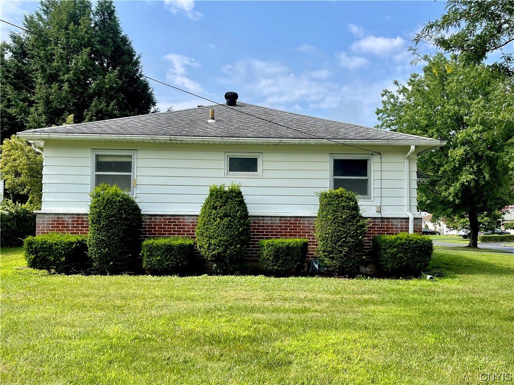 Photo 2 of 29 of 466 Van Ellis Road house