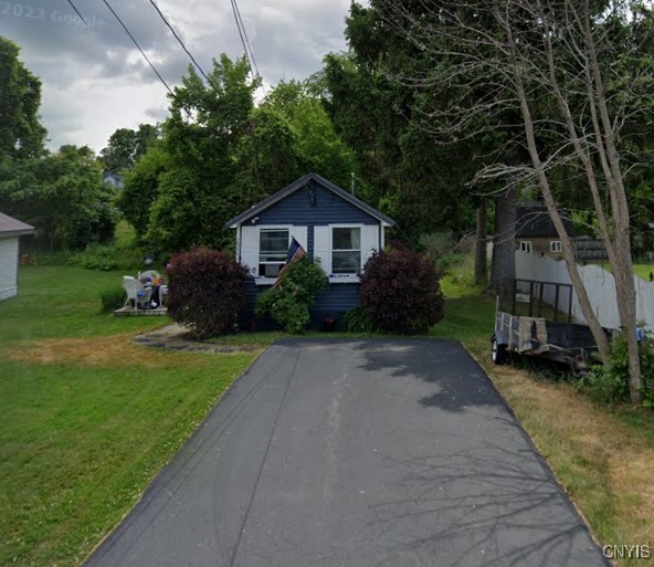 7084 Lakeshore Road, Cicero, New York image 1
