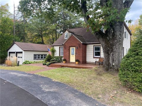 18 Morris Circle New Hartford NY 13413