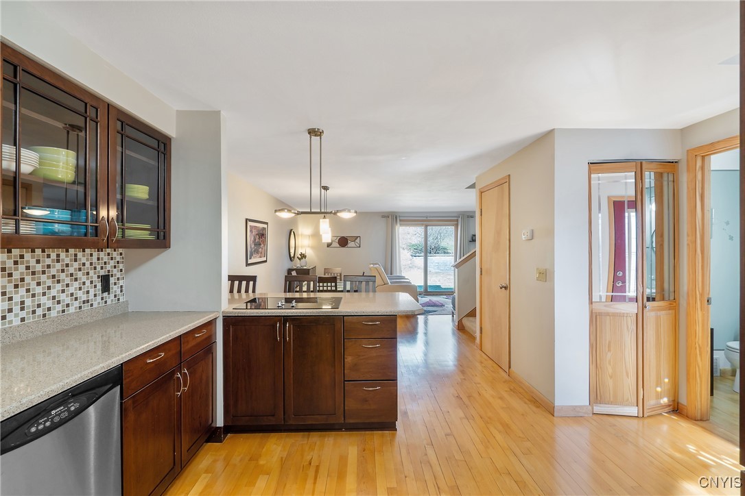 205 Weathervane Way, Camillus, New York image 4
