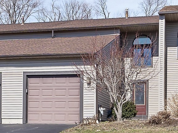 205 Weathervane Way, Camillus, New York image 1